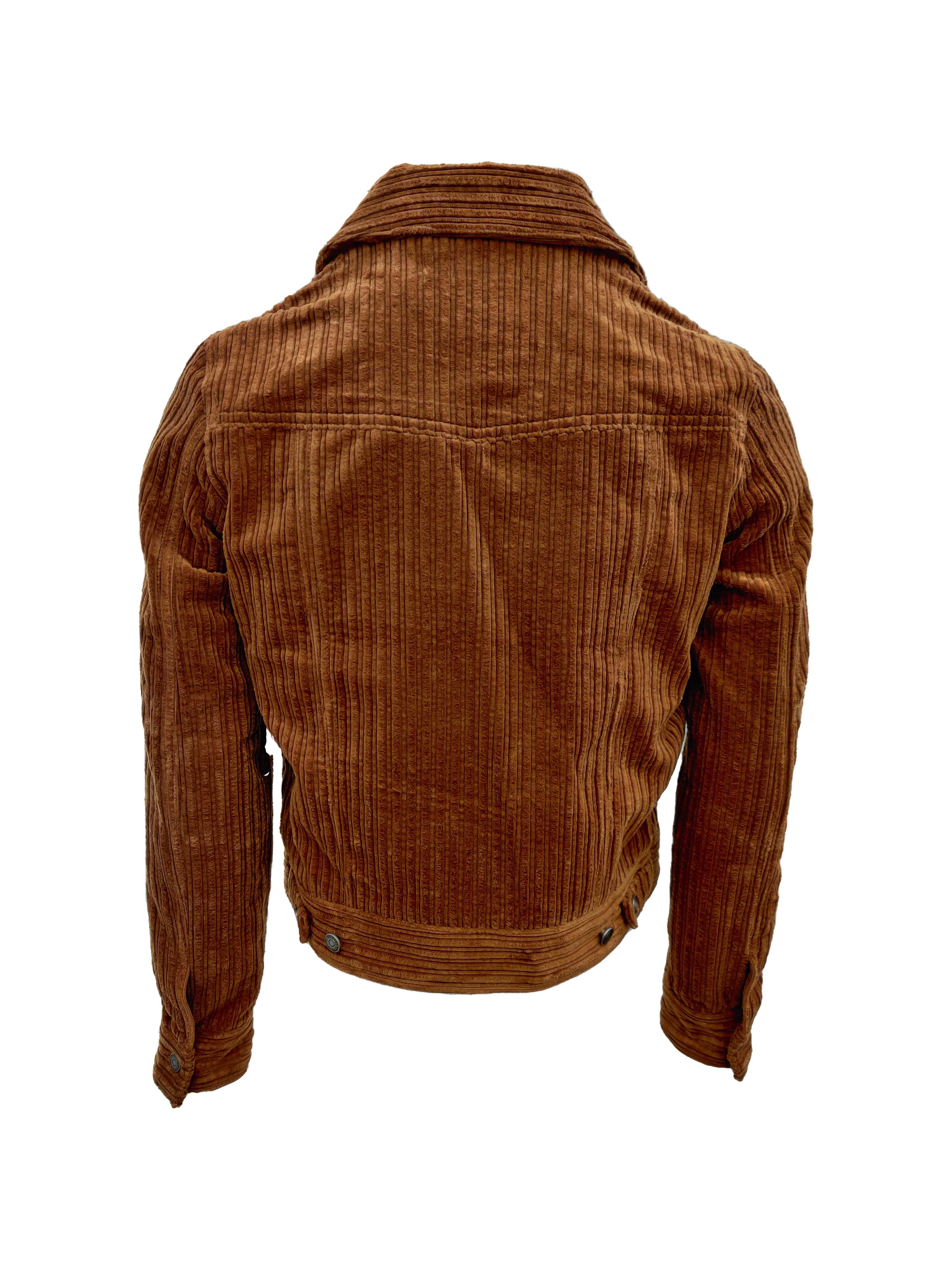 M128911_RUST 677_back